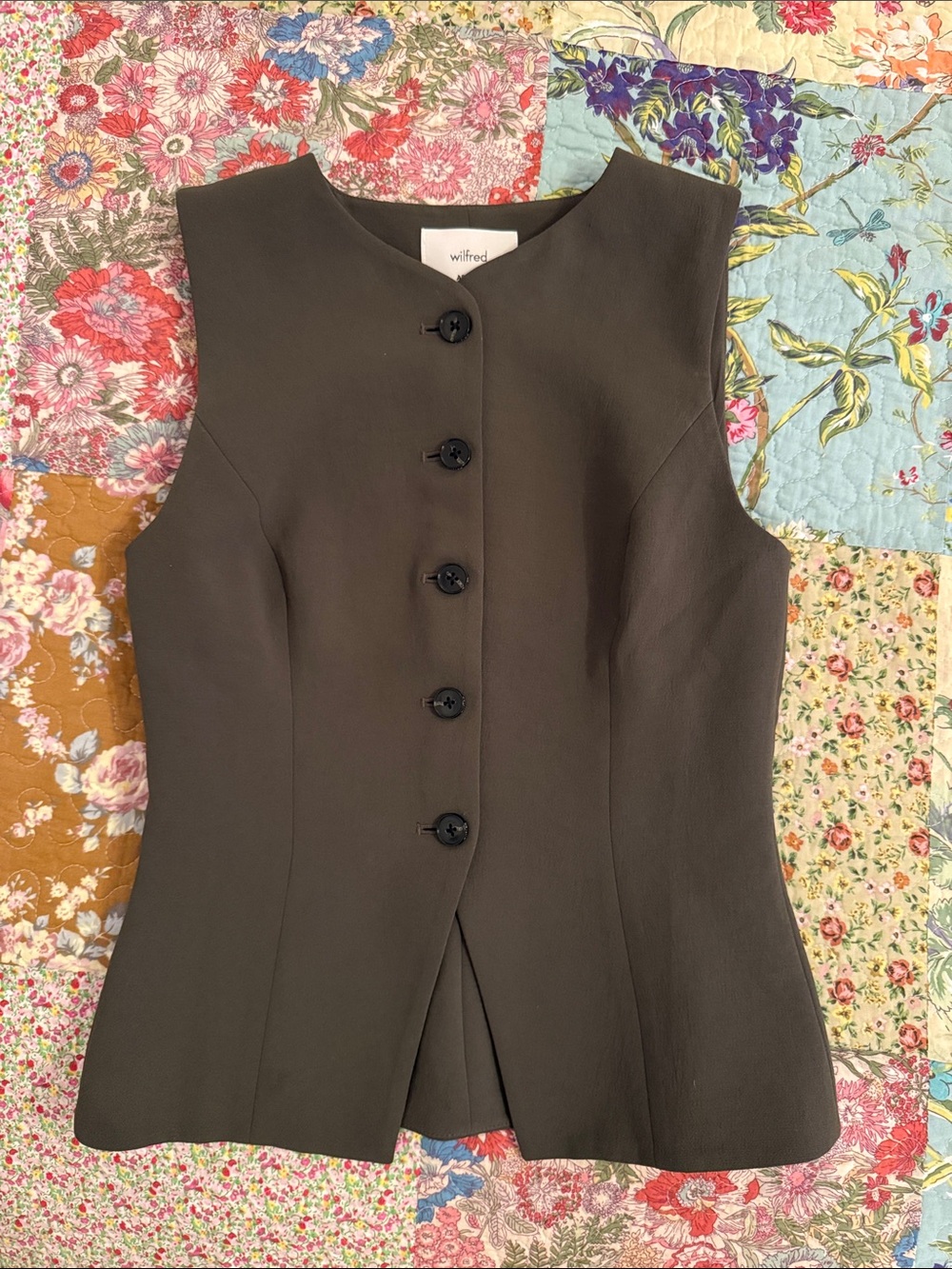 Aritzia Wilfred Regal Vest Hunter Green Sleeveless Button-Front Top